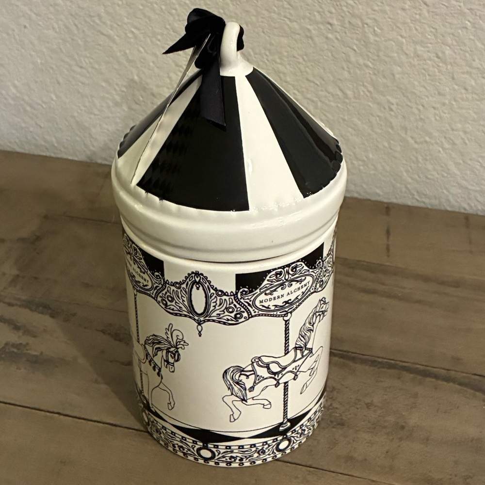 Modern Alchemy Candle. - Picture 6 of 6